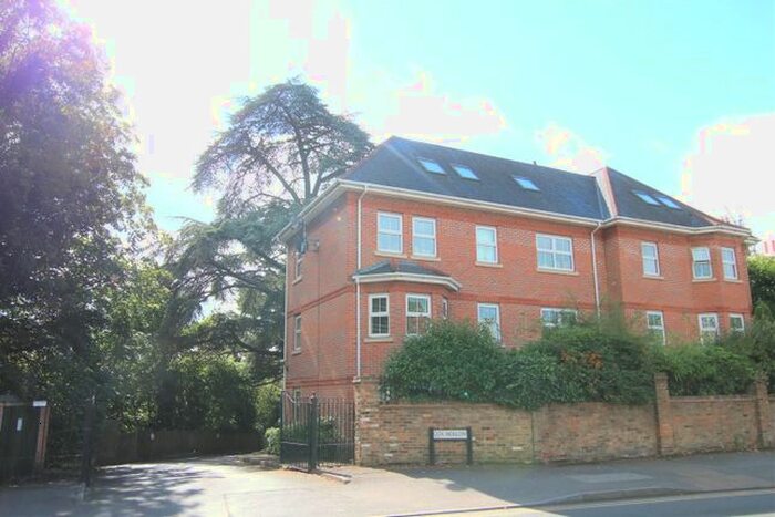 2 Bedroom Flat To Rent In Cox Hollow, Southcote Road, Reading, Berkshire, RG30