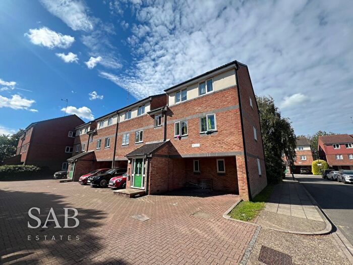 1 Bedroom Flat For Sale In Frensham Close, Southall, UB1