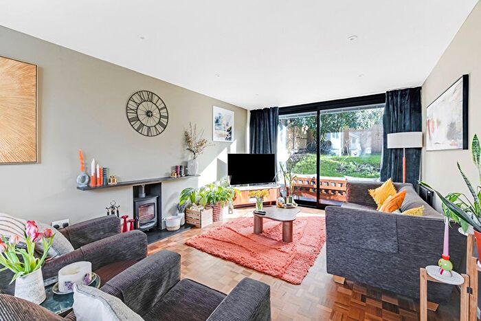 4 Bedroom Detached House For Sale In View Close, Kenwood, Highgate, London, N6