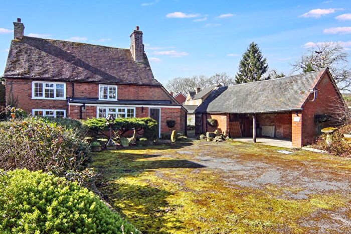 4 Bedroom Detached House For Sale In Kenilworth Road, Balsall Common, CV7