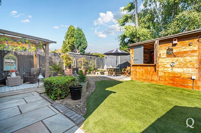 3 Bedroom Semi-detached House For Sale In Puttney Drive, Church Milton, Sittingbourne, Kent, ME10
