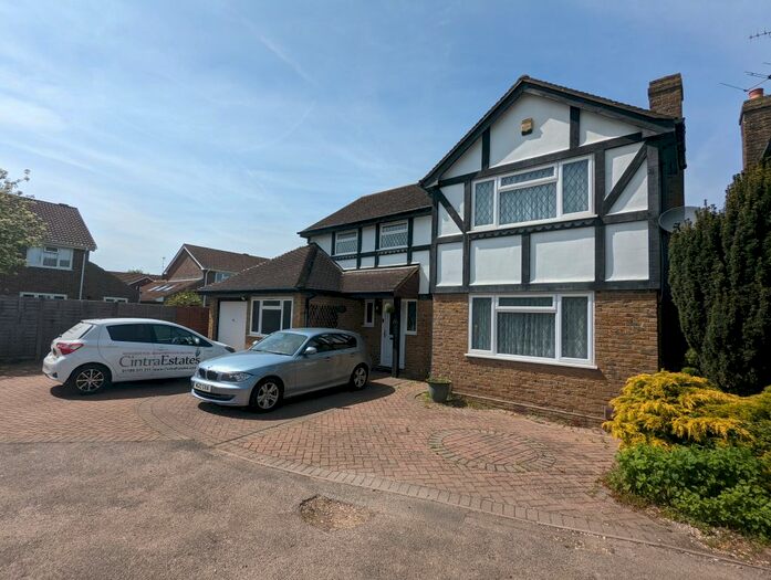 4 Bedroom Detached House To Rent In Wickham Road, Reading, Lower Earley, Hawkedon Primary, Maiden, RG6