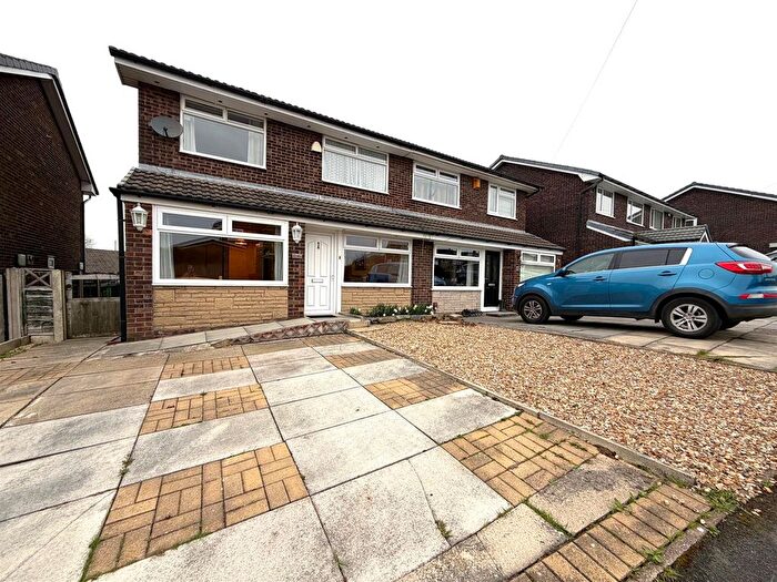 3 Bedroom Semi Detached House For Sale In Captain Lees Road, Westhoughton, Bolton, BL5
