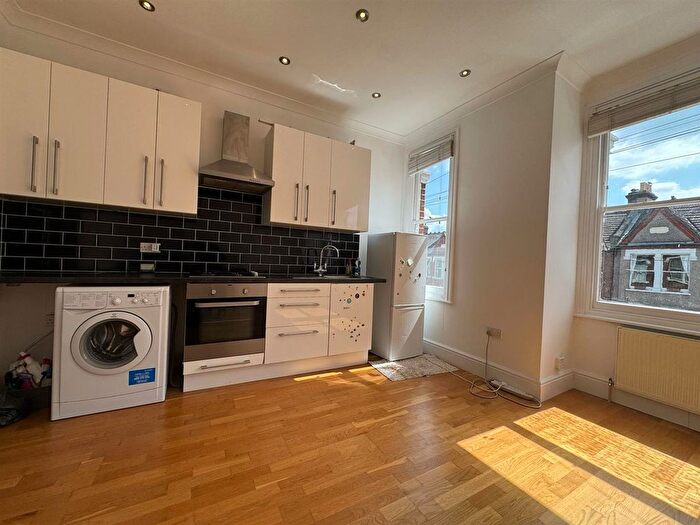 2 Bedroom Flat To Rent In Credenhill Street, London, SW16