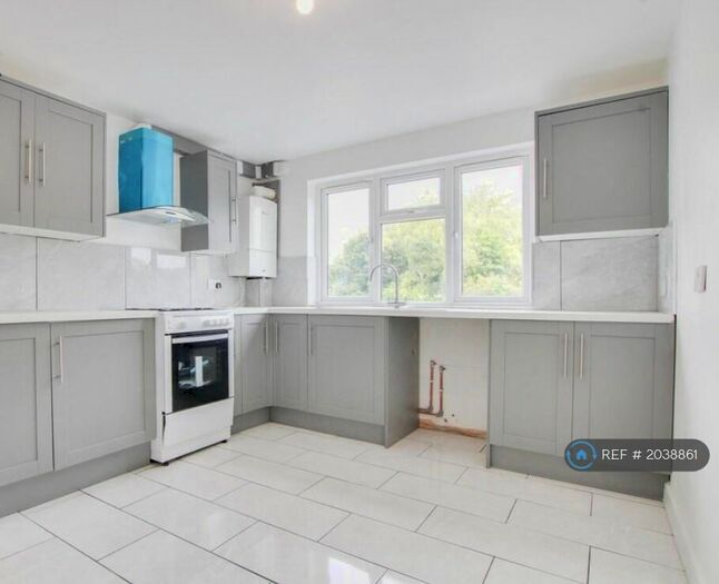 3 Bedroom Maisonette To Rent In Whitmore Way, Basildon, SS14