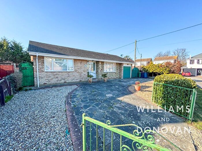 2 Bedroom Detached Bungalow For Sale In Hillcrest Avenue, Hullbridge, SS5