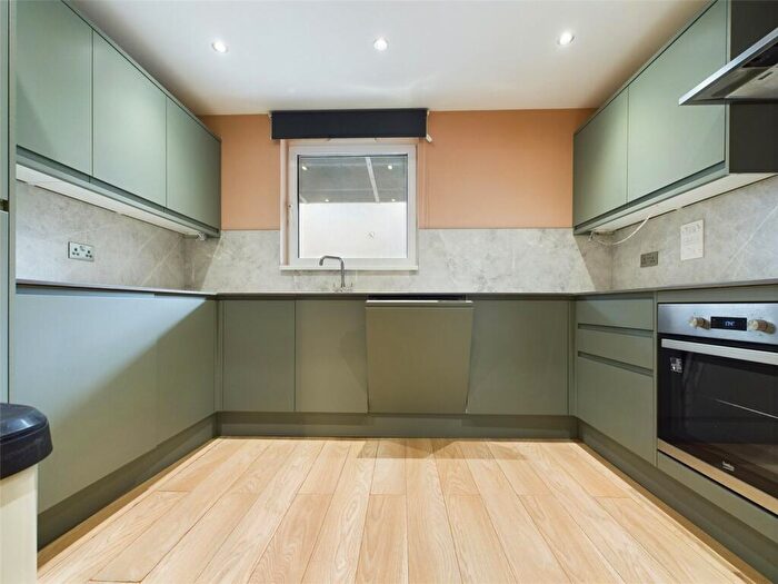 3 Bedroom Apartment To Rent In Sharpthorne Court, Fleet Street, Brighton, BN1