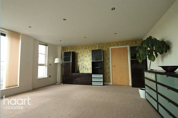 1 Bedroom Apartment For Sale In Watkin Road, Leicester, LE2