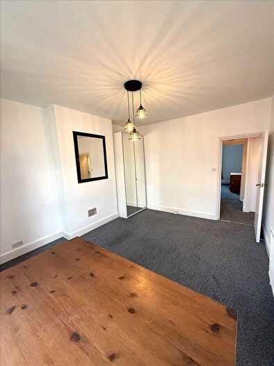 2 Bedroom Flat To Rent In Whittington Road, London, London, N22