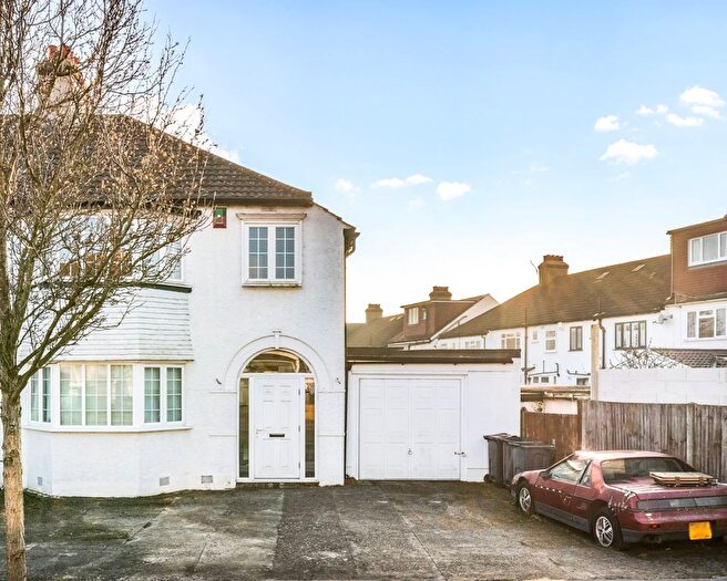 3 Bedroom Semi Detached House For Sale In The Chase, Streatham, London, SW16