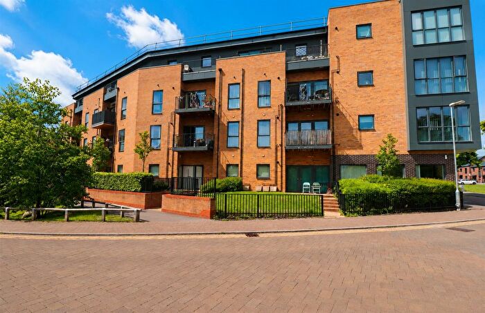 1 Bedroom Flat To Rent In Dyson Drive, Uxbridge, UB10