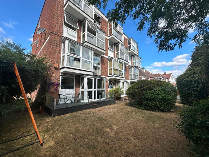 2 Bedroom Flat To Rent In Hollybush Hill, London, E11