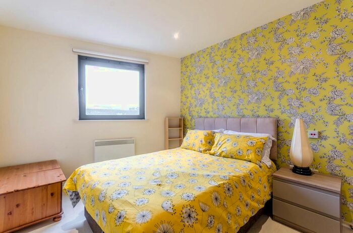 2 Bedroom Flat To Rent In Cable Street, Limehouse, London, E1W