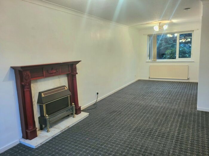 3 Bedroom Semi-Detached House To Rent In Plumpton Close, Bradford, BD2