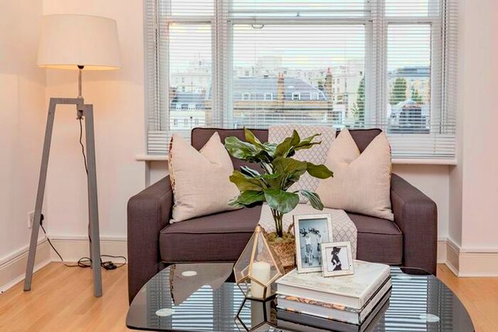 1 Bedroom Studio To Rent In Hill Street, London, W1J