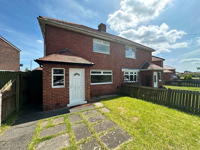 2 Bedroom Town House To Rent In Charles Dr, Dudley, NE23