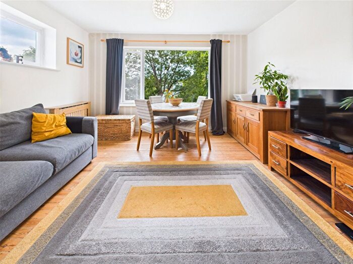 2 Bedroom Flat To Rent In Mulberry Court, Twickenham, TW1