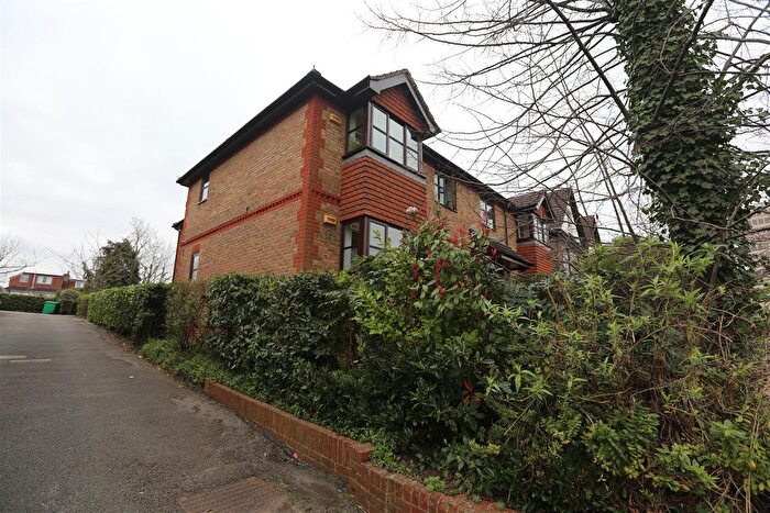 1 Bedroom Flat To Rent In Dukes Avenue, New Malden, KT3