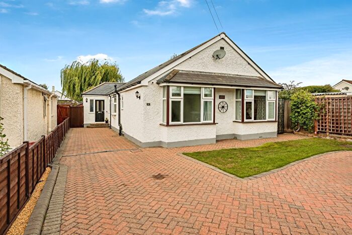 4 Bedroom Detached Bungalow For Sale In Mead Way, Slough, SL1