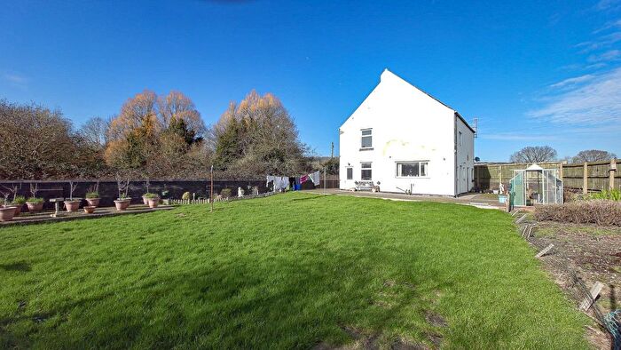 3 Bedroom Detached House For Sale In Station Lane, Chesterfield, S41