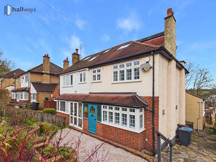 4 Bedroom Semi Detached House For Sale In Woodlands Grove, Coulsdon, CR5