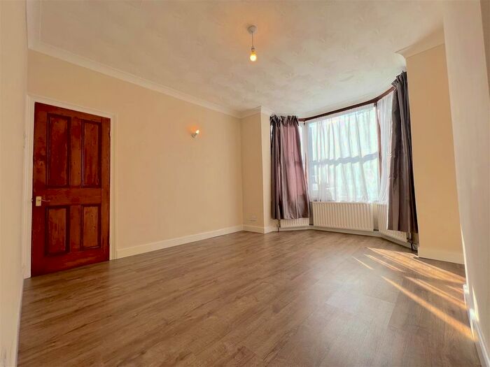 4 Bedroom Terraced House To Rent In Wellington Street, Gravesend, DA12