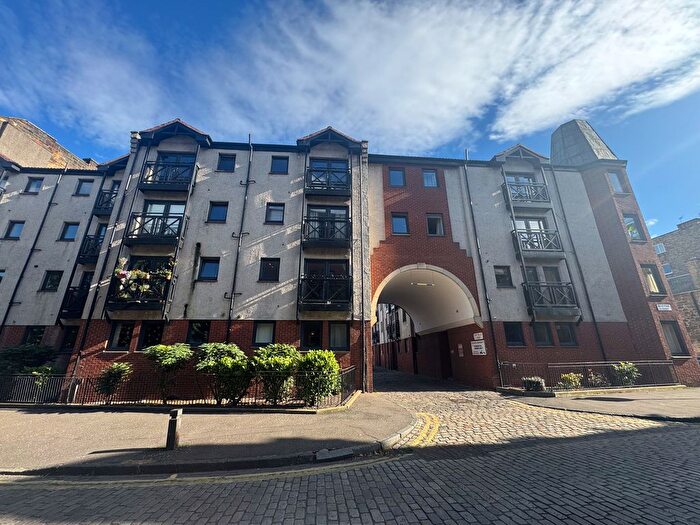 2 Bedroom Flat To Rent In New Bells Court, Edinburgh, EH6