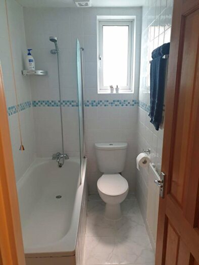 2 Bedroom Apartment To Rent In Buckingham Road, London, N22