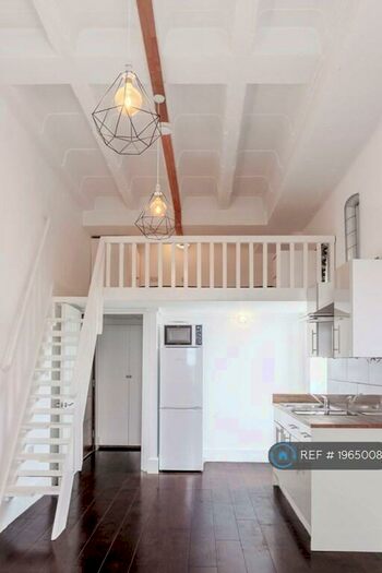 Studio To Rent In Hanover House, London, NW2