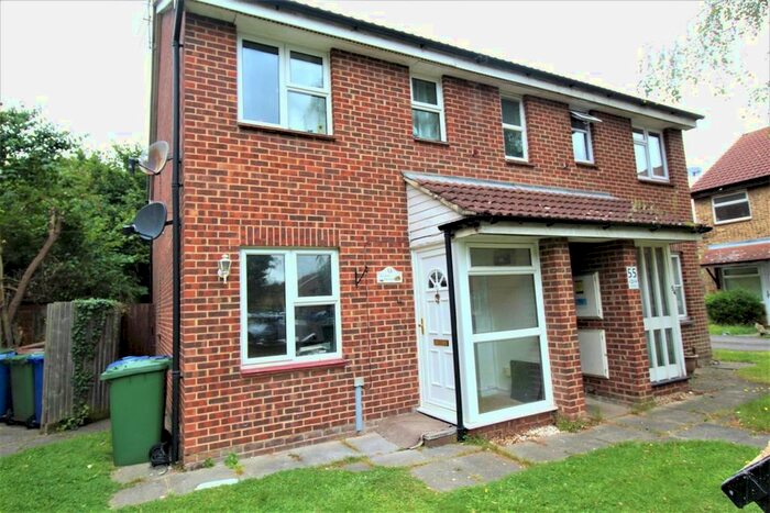 1 Bedroom Flat To Rent In Kiln Way, Badgers Dene, Grays RM17