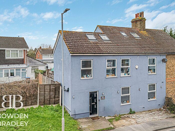 5 Bedroom Semi-Detached House For Sale In Gravel Lane, Chigwell, IG7