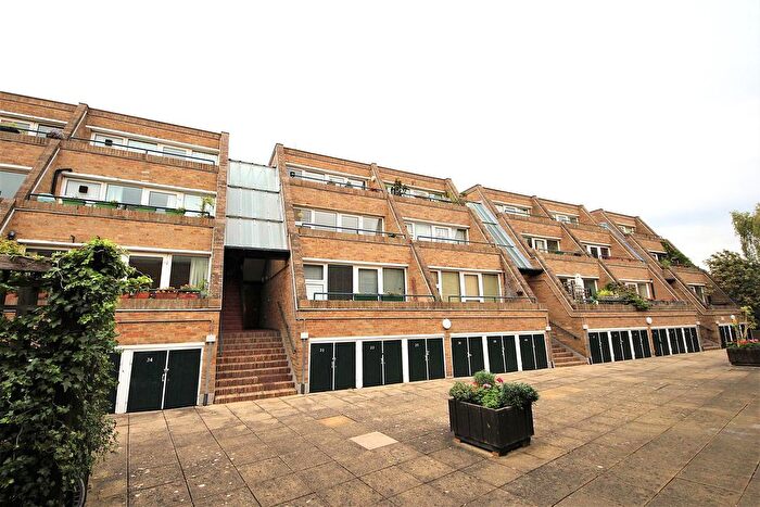 2 Bedroom Flat To Rent In Malcolm Place, Cambridge, CB1