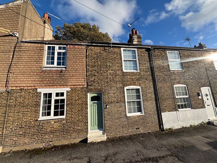 2 Bedroom Terraced House For Sale In Castle Street, Rochester, ME2
