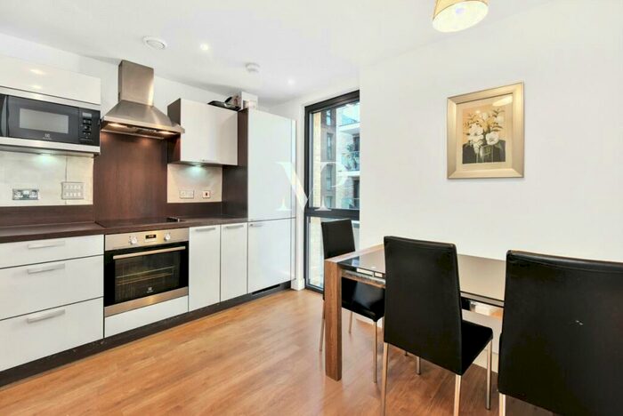 3 Bedroom Apartment To Rent In Victoria House, Surrey Quays Road, SE16