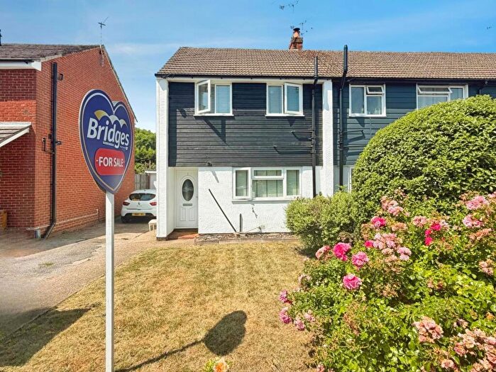 2 Bedroom End Of Terrace House For Sale In Ewins Close, Ash, Surrey, GU12