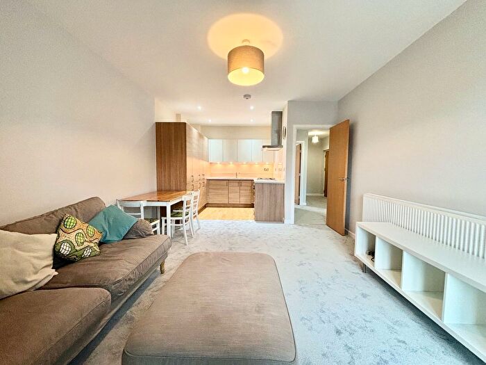 2 Bedroom Flat To Rent In Pemberton Court, London, E18