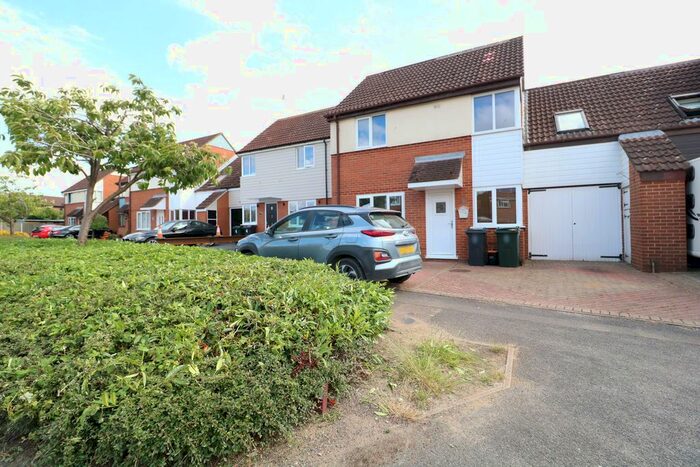 3 Bedroom Semi-Detached House To Rent In Butt Field Road, Singleton, Ashford, TN23