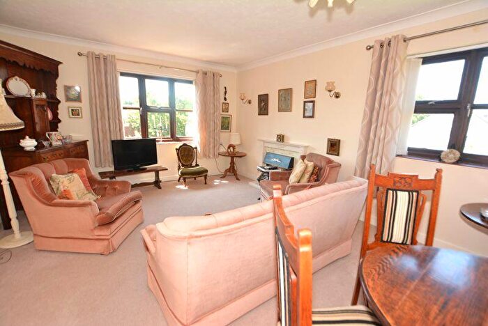 1 Bedroom Flat For Sale In Maxwell Road, Beaconsfield, HP9
