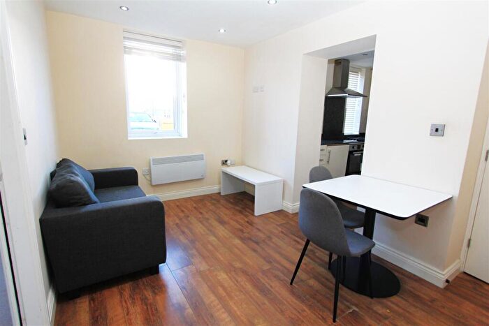1 Bedroom Flat To Rent In Brunswick Court, Leeds, LS2