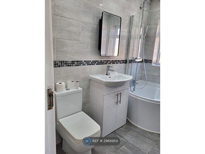 3 Bedroom Semi Detached House To Rent In Mountain Ash, Rochdale, OL12