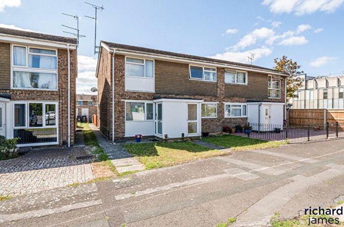 2 Bedroom Maisonette For Sale In Cole Close, Covingham, Swindon, SN3