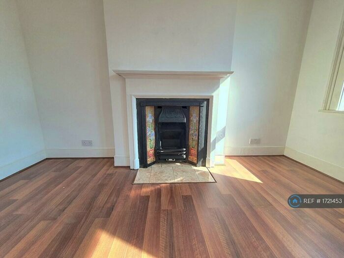 2 Bedroom Flat To Rent In Kitchener Road, Thornton Heath, CR7