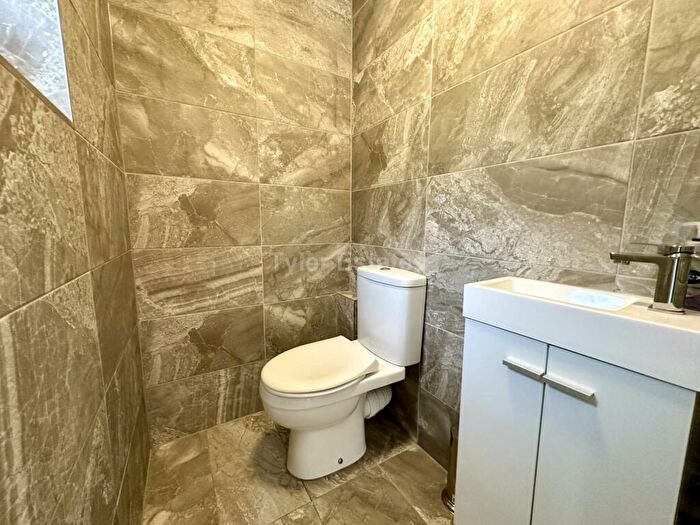 4 Bedroom Terraced House For Sale In New Waverley Road, Noak Bridge, SS15