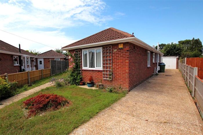 3 Bedroom Bungalow For Sale In Friars Pond Road, Fareham, Hampshire, PO15