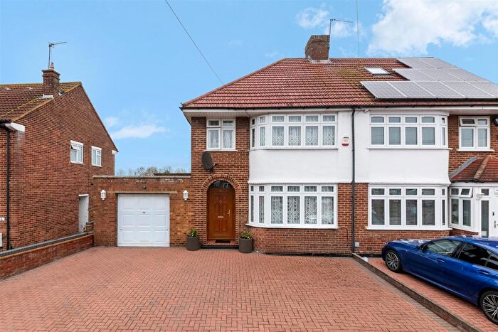 3 Bedroom Semi Detached House For Sale In Barnhill Road, Hayes, UB4