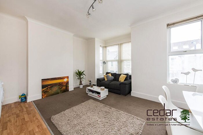 2 Bedroom Flat To Rent In Oaklands Road, Cricklewood, NW2