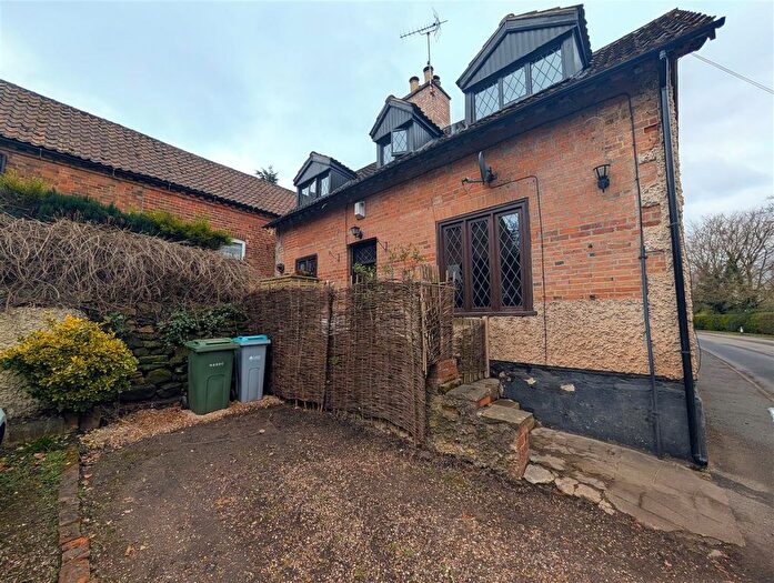 2 Bedroom Cottage For Sale In Lambley Road, Lowdham, Nottingham, NG14