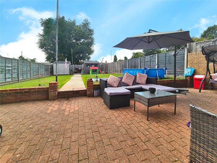 5 Bedroom Semi-Detached House For Sale In Hughes Drive, Wainscott, Rochester, Kent, ME2