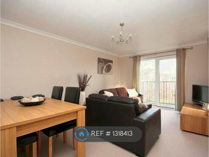 1 Bedroom Flat To Rent In Croft Court, Harpenden AL5