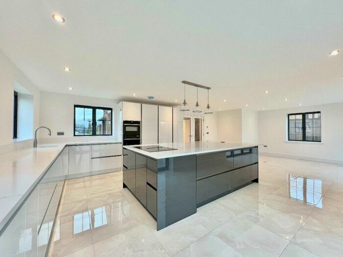 4 Bedroom Detached House To Rent In Dean Street, East Farleigh, Maidstone, ME15